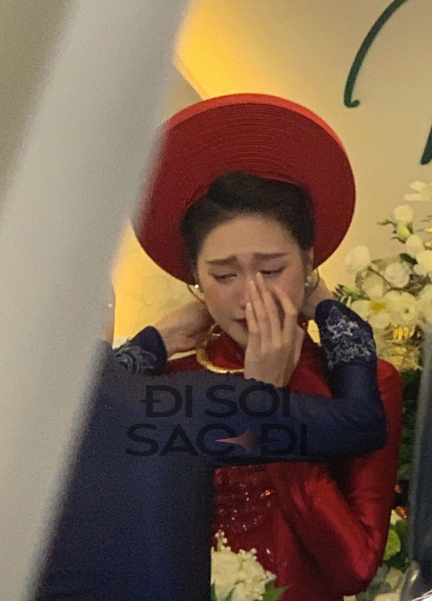 Doãn Hải My rạng rỡ nhận vàng mẹ chồng trao, nói một câu thể hiện vừa đẹp lại khéo - Ảnh 6. Doãn Hải My rạng rỡ nhận vàng mẹ chồng trao, nói một câu thể hiện vừa đẹp lại khéo - Ảnh 6.