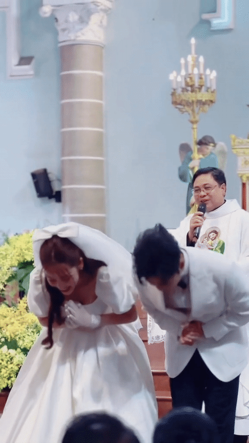 Puka và Gin Tuấn Kiệt tổ chức đám cưới ở nhà thờ vào sáng nay: Cô dâu suýt rơi nhẫn, hé lộ sao nữ Vbiz bắt được hoa - Ảnh 3. Puka và Gin Tuấn Kiệt tổ chức đám cưới ở nhà thờ vào sáng nay: Cô dâu suýt rơi nhẫn, hé lộ sao nữ Vbiz bắt được hoa - Ảnh 3.