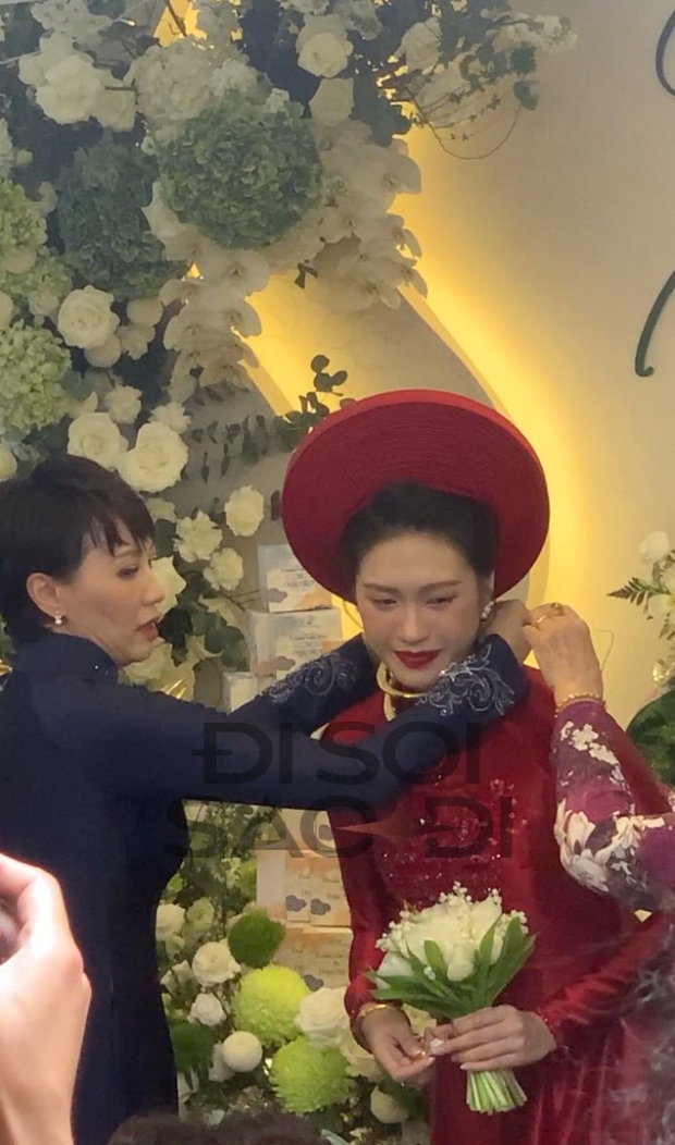 Doãn Hải My bật khóc nức nở khi nhận của hồi môn trong ngày về nhà chồng - Ảnh 4. Doãn Hải My bật khóc nức nở khi nhận của hồi môn trong ngày về nhà chồng - Ảnh 4.