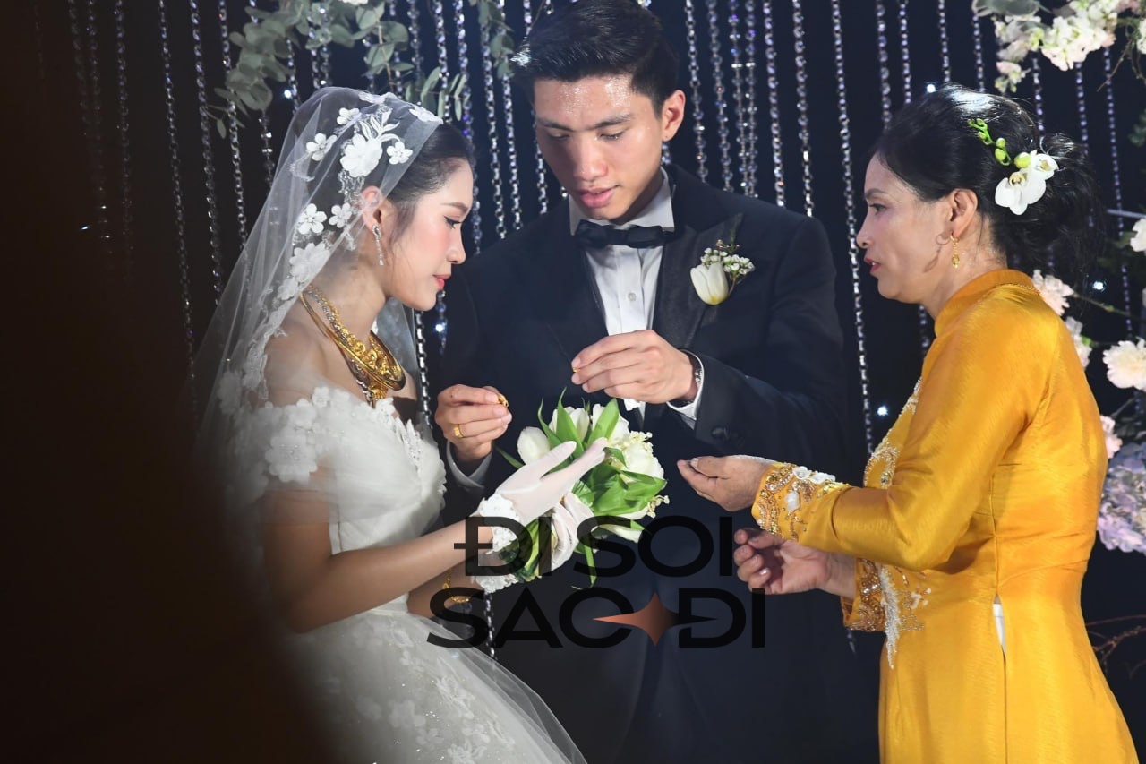 Doãn Hải My rạng rỡ nhận vàng mẹ chồng trao, nói một câu thể hiện vừa đẹp lại khéo - Ảnh 4.