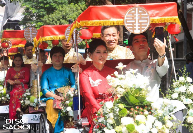  Hot: Nhà Đoàn Văn Hậu ngồi xích lô đưa lễ vật vào nhà Doãn Hải My ăn hỏi - Ảnh 4.