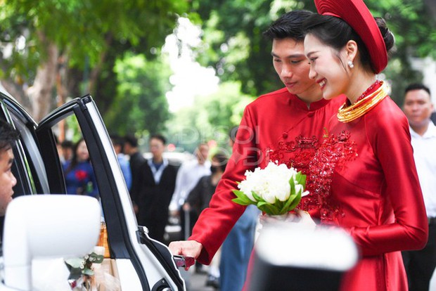 Đoàn Văn Hậu có hành động tinh tế 10 điểm khi đón nàng Doãn Hải My lên xe hoa tiền tỉ về Thái Bình - Ảnh 3.