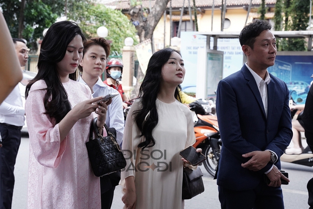 Nhan sắc qua cam thường hội bạn thân cô dâu Doãn Hải My: Mai Hà Trang trắng phát sáng, Hoà Minzy xuất hiện phút chót - Ảnh 2. Nhan sắc qua cam thường hội bạn thân cô dâu Doãn Hải My: Mai Hà Trang trắng phát sáng, Hoà Minzy xuất hiện phút chót - Ảnh 2.