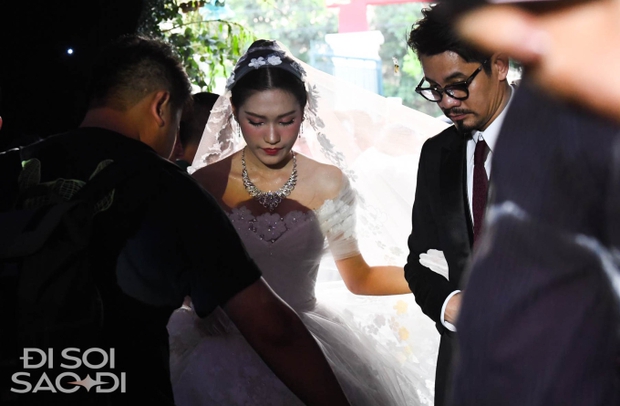 Đoàn Văn Hậu sáng nhất sân vận động thôn quê trong trận đấu quan trọng của cuộc đời - Ảnh 3. Đoàn Văn Hậu sáng nhất sân vận động thôn quê trong trận đấu quan trọng của cuộc đời - Ảnh 3.
