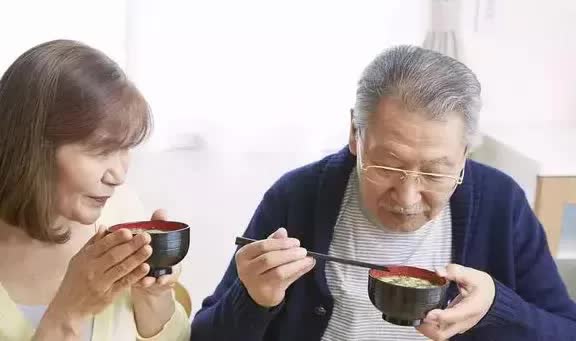 Tại sao người Nhật ăn cơm mỗi ngày nhưng hiếm khi bị tiểu đường, béo phì? 3 cách ăn của họ rất đáng để học tập - Ảnh 1.