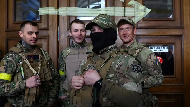 Các lính đánh thuê phương Tây rời Ukraine tới Israel - Ảnh 1.