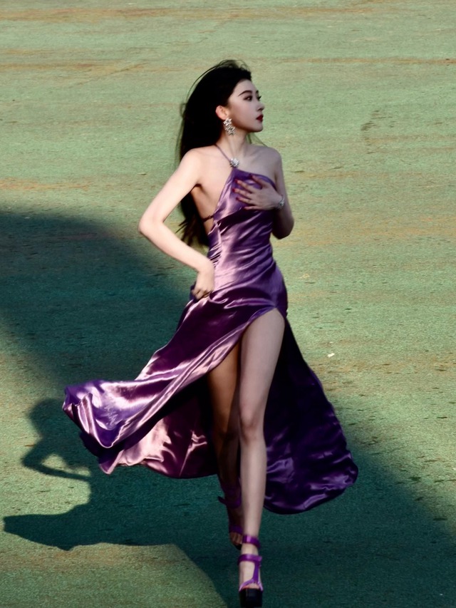 Đến trễ lễ khai mạc hội thao, nữ sinh xách váy chạy tạo nên khoảnh khắc đẹp như phim: 6 giây thần thánh! - Ảnh 4.