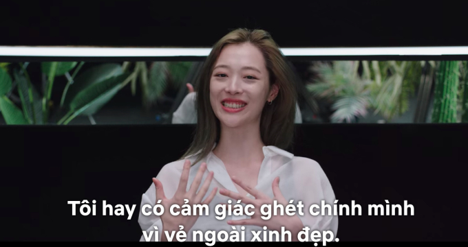 Sulli trong phim tài liệu cuối: Giãi bày chuyện bị ném đá vì không mặc nội y, chán ghét bản thân xinh đẹp - Ảnh 4.