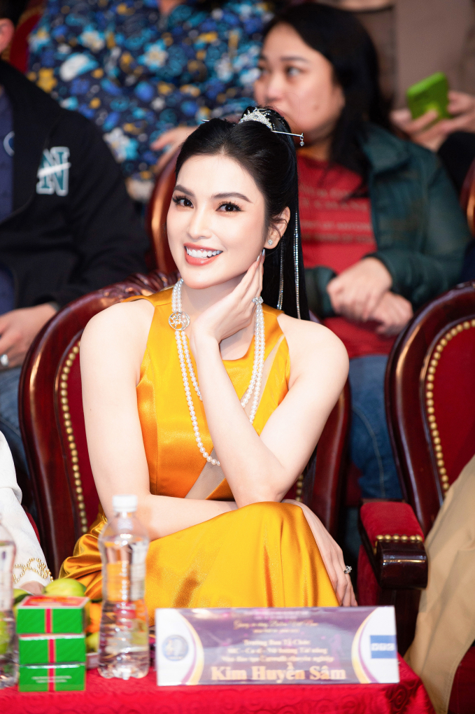 MC Kim Huyền Sâm khoe nhan sắc ngày càng thăng hạng, lần thứ 3 hội ngộ danh ca Tuấn Vũ - Ảnh 6.