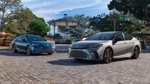 Toyota Camry 2025 ra mắt: Chỉ chạy hybrid, thiết kế nhiều điểm giống Crown, chờ ngày về Việt Nam - Ảnh 1.