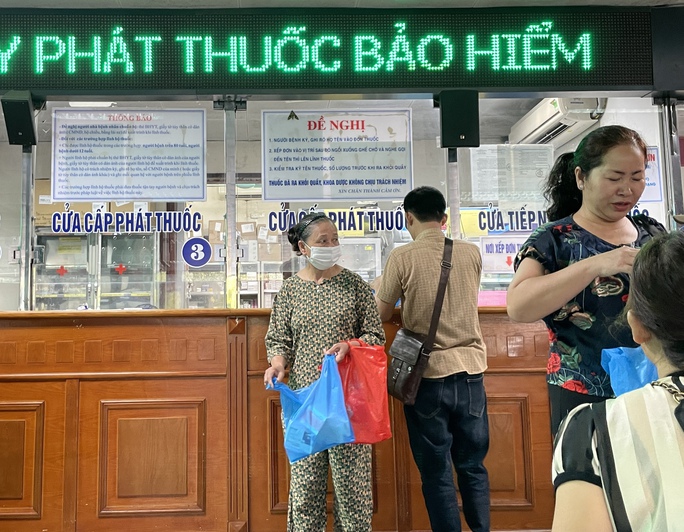 Bộ Y tế nêu những giấy tờ thay thế thẻ BHYT khi khám chữa bệnh - Ảnh 1.