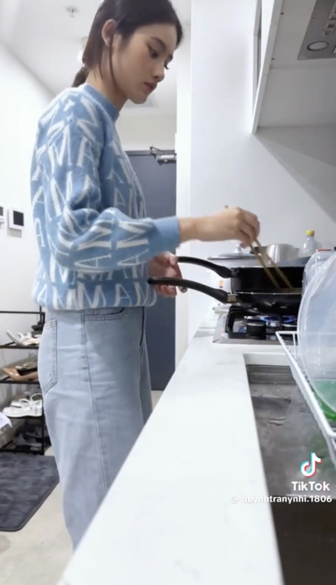 Hoa hậu Ý Nhi hé lộ không gian sống tại Úc, tự tay làm 1 việc gây ấn tượng - Ảnh 3.