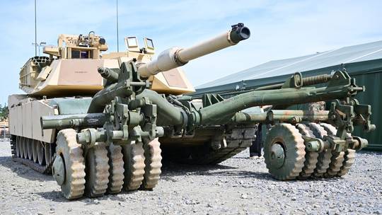 Tổng thống Ukraine đánh giá về vai trò của xe tăng Abrams trên chiến trường - Ảnh 1.