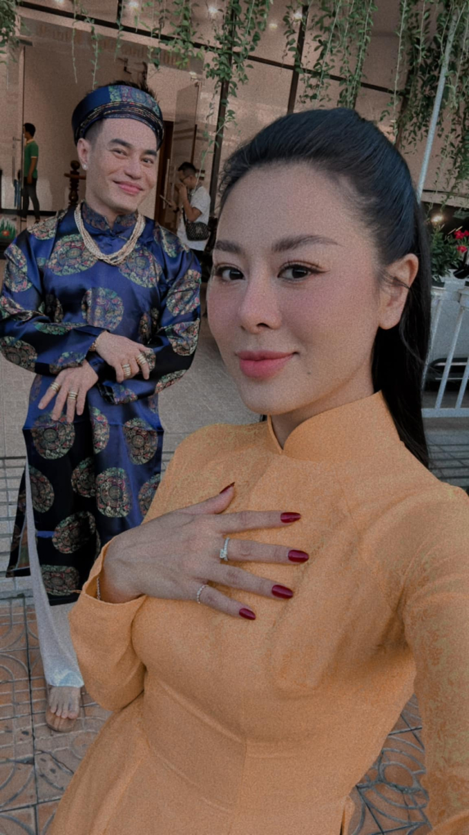 Đám cưới Puka - Gin Tuấn Kiệt ở Đồng Tháp: Hòa Minzy - BB Trần và dàn sao Vbiz đổ bộ sáng sớm, Dương Lâm lên đồ làm MC - Ảnh 4.