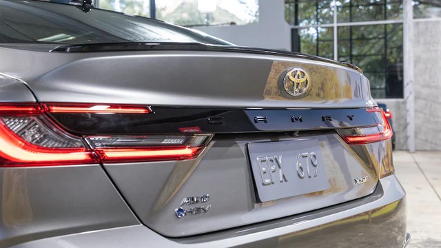 Trọn bộ ảnh thực tế Toyota Camry 2024: GenZ cũng phải mê! - Ảnh 6.