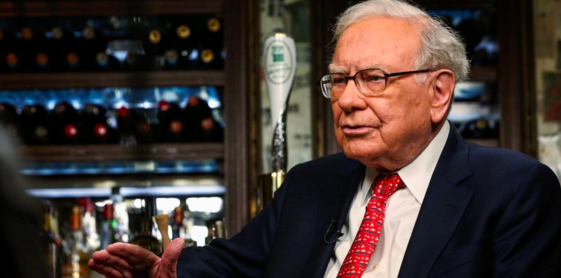 Warren Buffett vừa bán sạch cổ phiếu của loạt doanh nghiệp bluechip sau nhiều năm nắm giữ, ngay trước khi đà tăng của TTCK Mỹ chững lại - Ảnh 1. Warren Buffett vừa bán sạch cổ phiếu của loạt doanh nghiệp bluechip sau nhiều năm nắm giữ, ngay trước khi đà tăng của TTCK Mỹ chững lại - Ảnh 1.