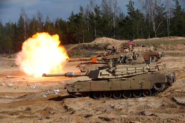 Tổng thống Ukraine Zelensky thừa nhận xe tăng Abrams khó tạo đột phá trên chiến trường - Ảnh 1.