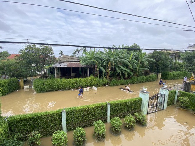 Nhà của Á hậu Minh Nhàn ở Huế bị ngập sâu - Ảnh 1.