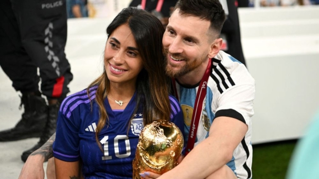 Bà xã khoe quà nhận được từ Victoria Beckham, Messi có phản ứng đập tan tin đồn khủng hoảng hôn nhân - Ảnh 5.