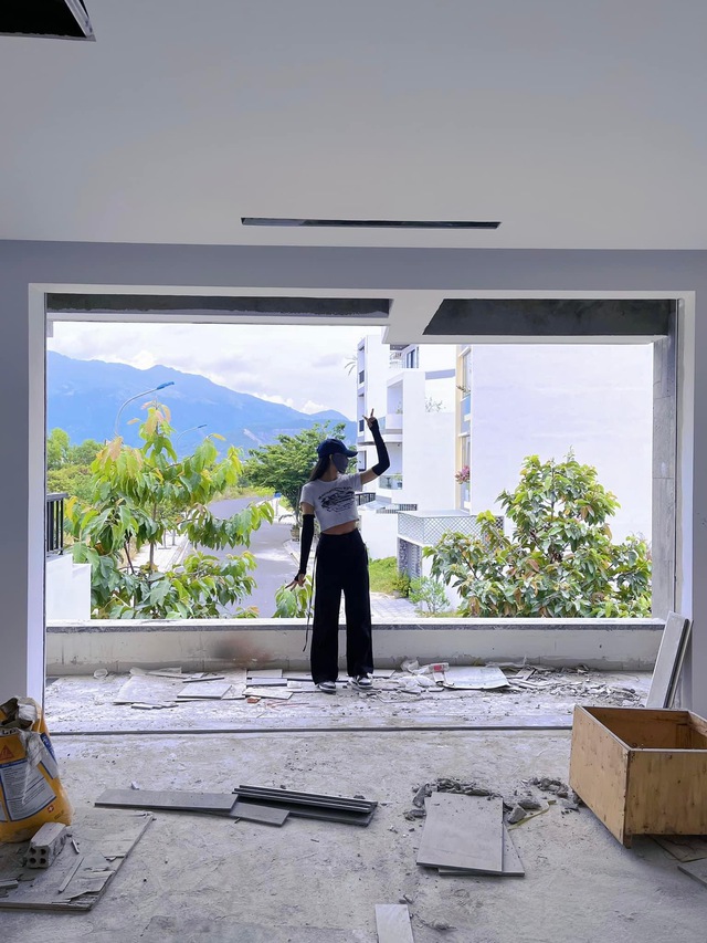 Vợ chồng Phan Mạnh Quỳnh khoe căn nhà 3 tầng mới xây: Tự tay chọn từng viên gạch, không gian khang trang xịn xò - Ảnh 8.