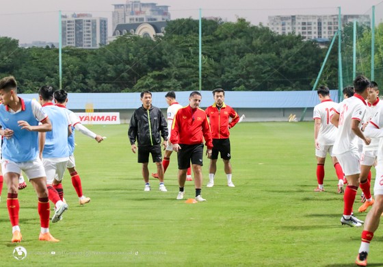 Đội tuyển Việt Nam háo hức chờ cuộc so tài với Iraq - Ảnh 1.