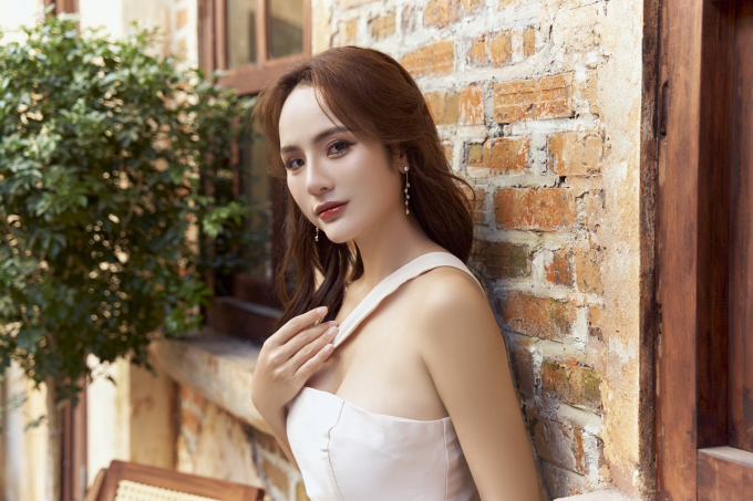 Hoa khôi Trà My nhận lời khen khi tái xuất với vai trò ca sĩ - Ảnh 1.