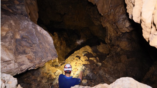 Công bố phát hiện 11 hang động huyền bí và di cốt người có niên đại 1 vạn năm tại Tam Chúc - Ảnh 3.