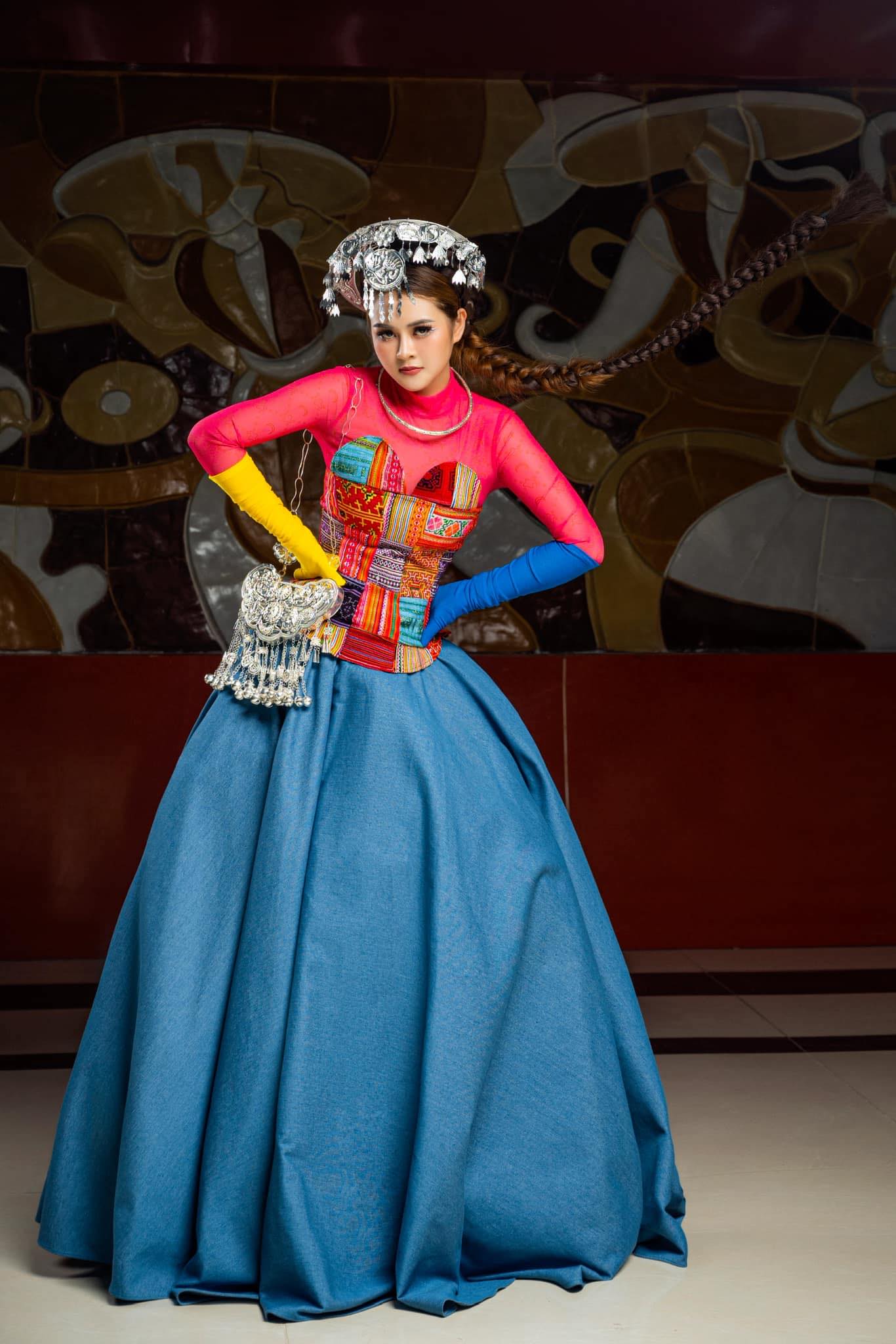 Đỗ Thị Hà, Tiểu Vy hội ngộ tại show thời trang Ký họa quê hương - Ảnh 3. Đỗ Thị Hà, Tiểu Vy hội ngộ tại show thời trang Ký họa quê hương - Ảnh 3.