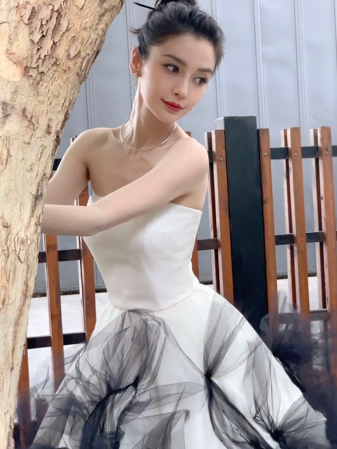  Angelababy còn lại gì khi bị cấm sóng ở tuổi 34  - Ảnh 3.