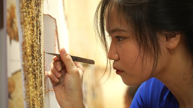 Bức tranh làm từ gạo ST 25 ngon nhất thế giới sắp được xác lập Kỷ lục Việt Nam - Ảnh 7.