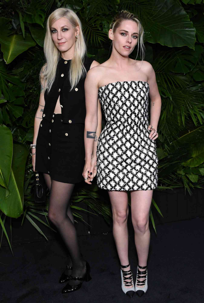 Kristen Stewart bỗng dự sinh nhật Robert Pattinson dù không được mời, thái độ ra sao trong lần tái hợp 10 năm sau bê bối ngoại tình? - Ảnh 4.