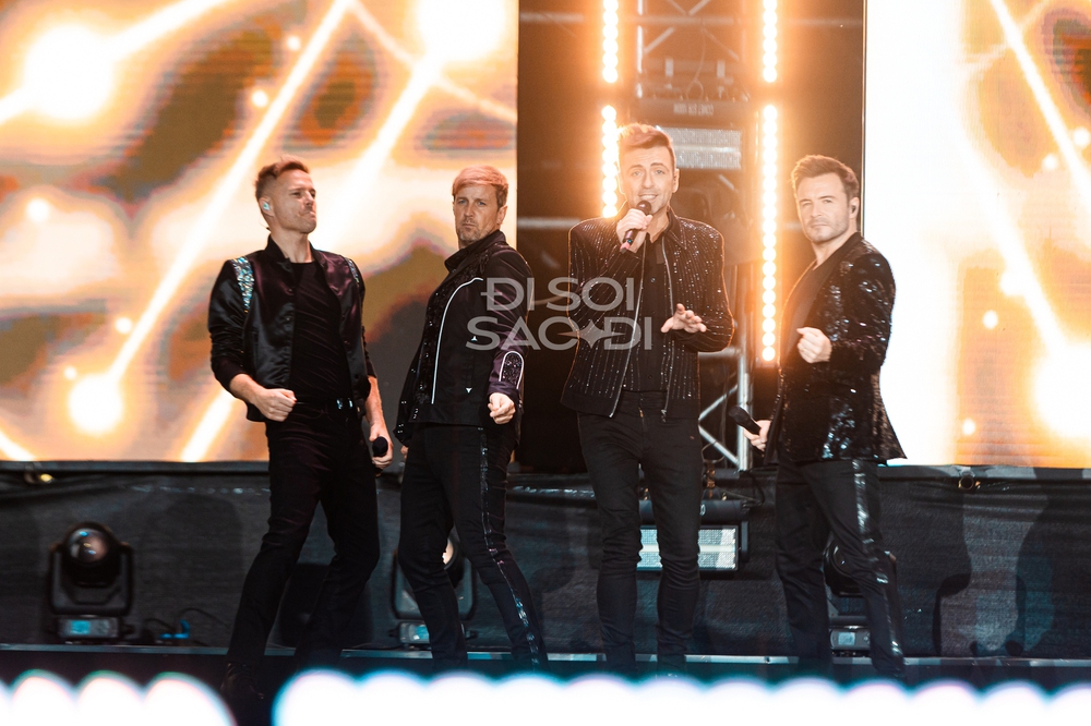 Westlife xả ảnh 2 đêm concert hoành tráng: Khoảnh khắc lá cờ Việt Nam - Ireland bên nhau khiến fan nức lòng! - Ảnh 13.