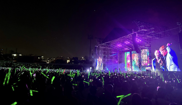 Hàng nghìn fan Việt “cháy” hết mình trong concert của ban nhạc huyền thoại Westlife tại SVĐ Thống Nhất - Ảnh 7.