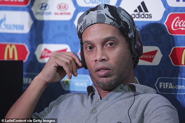 Tài khoản ngân hàng trắng xoá, Ronaldinho bị doạ tịch thu nhà vì nợ nần chồng chất - Ảnh 2.