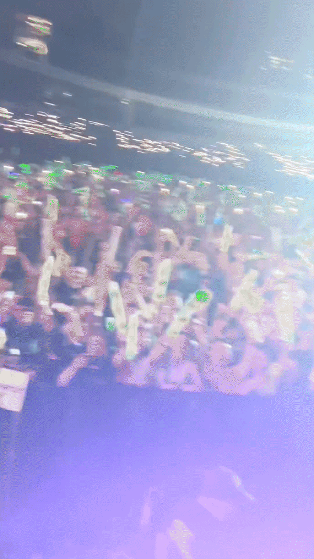 Westlife xả ảnh 2 đêm concert hoành tráng: Khoảnh khắc lá cờ Việt Nam - Ireland bên nhau khiến fan nức lòng! - Ảnh 4.