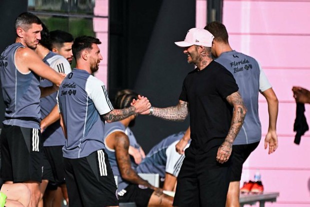 David Beckham mỗi ngày đều đến sân tập từ sáng sớm chỉ để được xem Messi tập luyện - Ảnh 2.