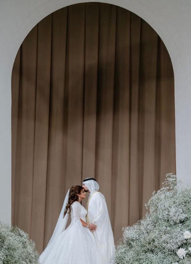 Đám cưới xa hoa của tỷ phú công nghệ và Công chúa Dubai: Váy đính kim cương, bánh cưới 7 tầng! - Ảnh 15.