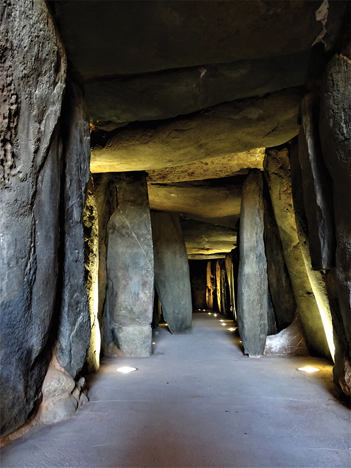Bí ẩn mộ đá 5.000 năm tuổi ví như Stonehenge trong lòng đất ở Tây Ban Nha - Ảnh 2.