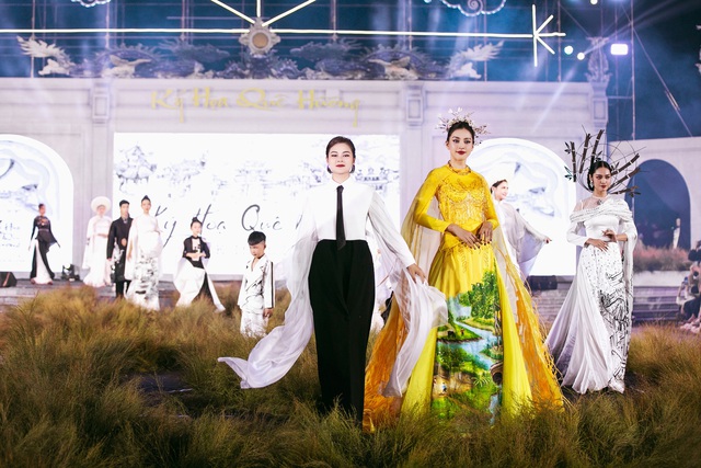 Hoa hậu Tiểu Vy, Bảo Ngọc tỏa sáng trên sàn diễn thời trang Ký họa quê hương - Ảnh 7.