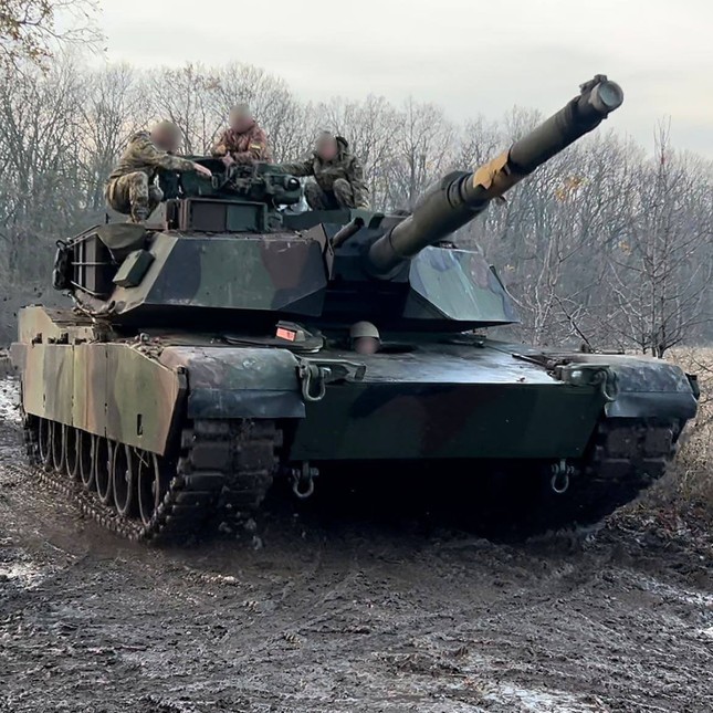 Xe tăng M1A1 Abrams lừng danh của Mỹ xuất hiện gần Kupyansk - Ảnh 1.