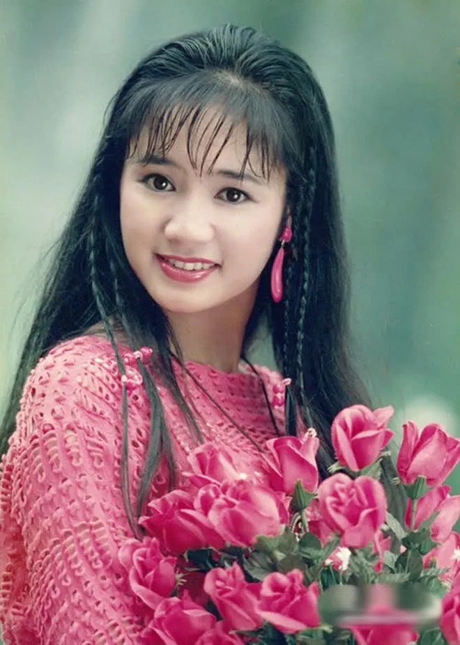 Showbiz Việt có 1 mỹ nhân được ngợi ca sở hữu nhan sắc là khuôn vàng thước ngọc, giờ 54 tuổi vẫn cực đẹp - Ảnh 4.