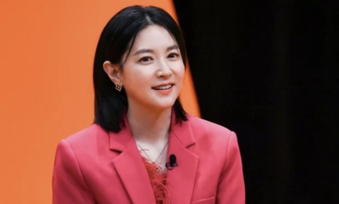  Lee Young Ae quyết đến thẩm mỹ viện chỉ vì 1 câu nói của ái nữ 12 tuổi, bị nhận nhầm là con lai  - Ảnh 1.