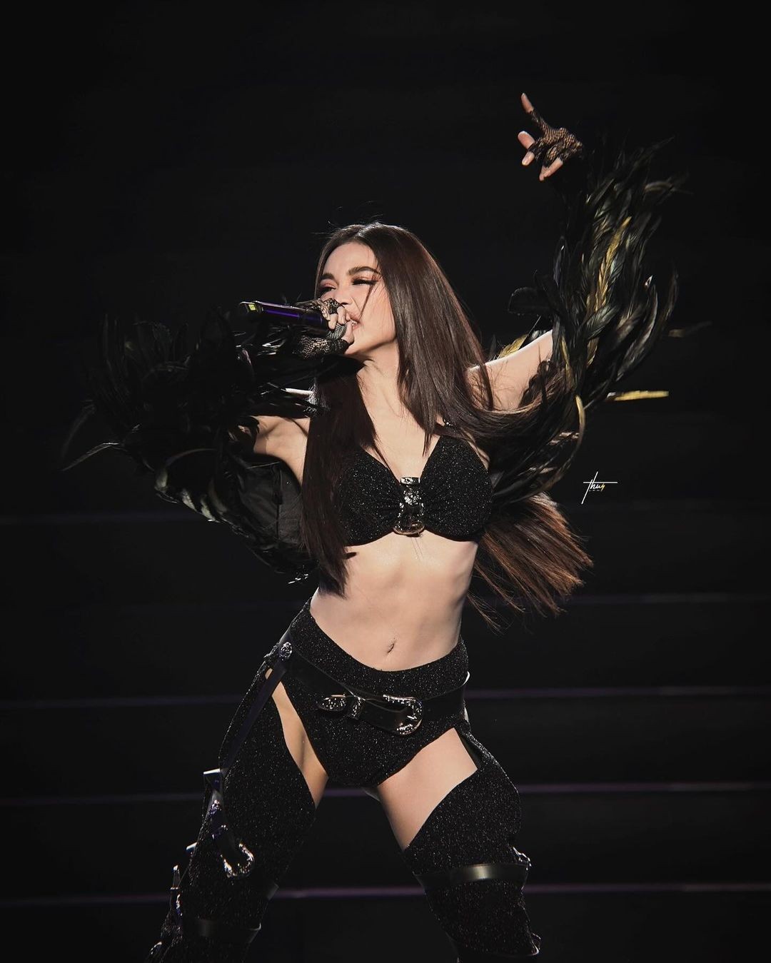 Hoa hậu Hòa bình Thái Lan bị chỉ trích diễn phản cảm - Ảnh 4.