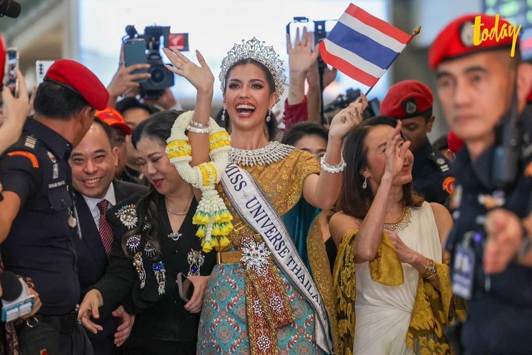 Hỗn loạn ở sân bay đón Á hậu Hoàn vũ trở về quê nhà - Ảnh 8.