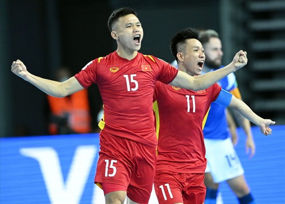 Tuổi 34, Quả bóng bạc futsal Khổng Đình Hùng bất ngờ khi được mời sang Thái Lan thi đấu - Ảnh 1.