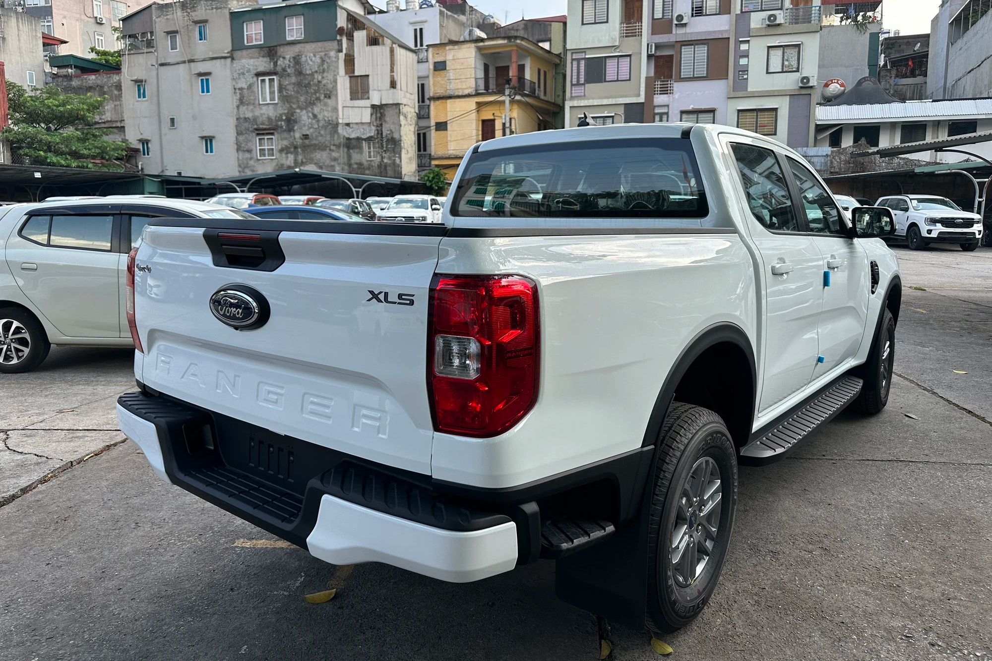 Bản giá rẻ nhưng trang bị đắt - Công thức ‘ra tiền’ của Ford Ranger tại Việt Nam - Ảnh 5.