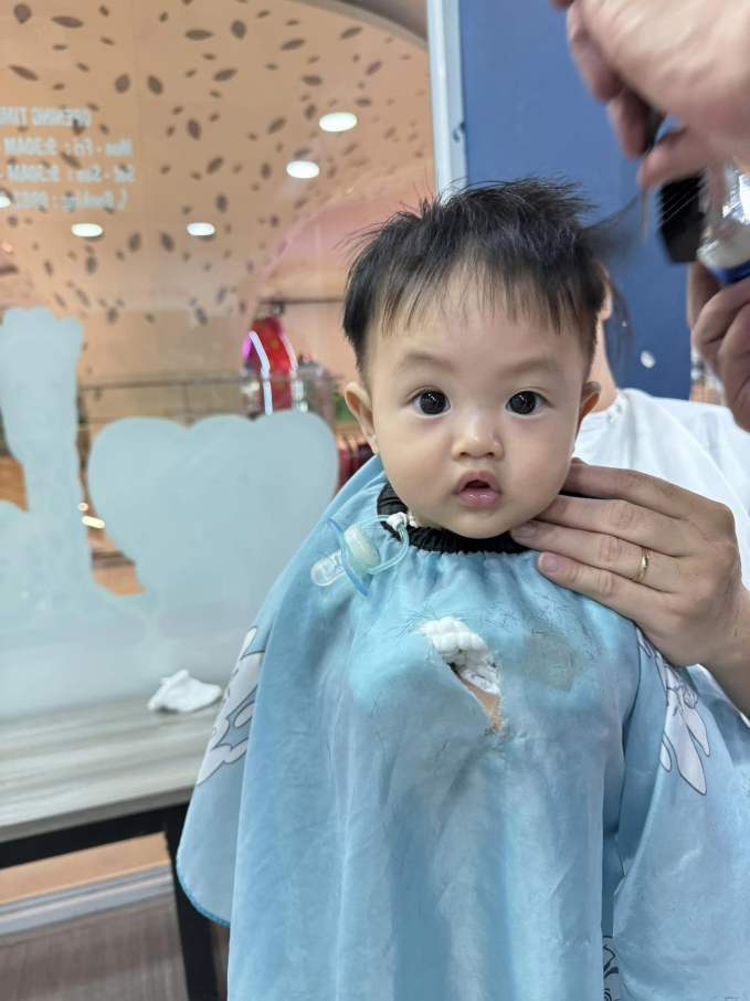 Cường Đô La đưa các con đi tút tát nhan sắc, biểu cảm của hai nhóc tì khiến dân mạng cười không ngớt - Ảnh 3.