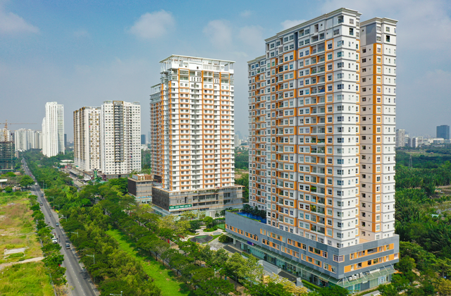 Cận cảnh con đường “cõng” cả trăm toà chung cư cao tầng ở TP.HCM - Ảnh 5.