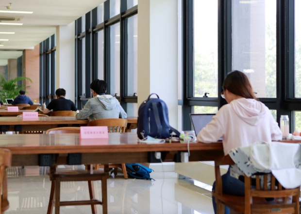 Ảnh chụp một sinh viên Thanh Hoa trong canteen bị lan truyền, netizen cảm thán sự khác nhau giữa “học bá” và người thường - Ảnh 4.
