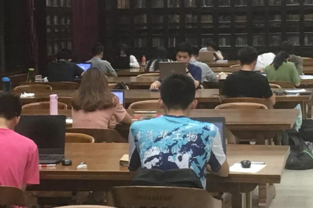 Ảnh chụp một sinh viên Thanh Hoa trong canteen bị lan truyền, netizen cảm thán sự khác nhau giữa “học bá” và người thường - Ảnh 3.